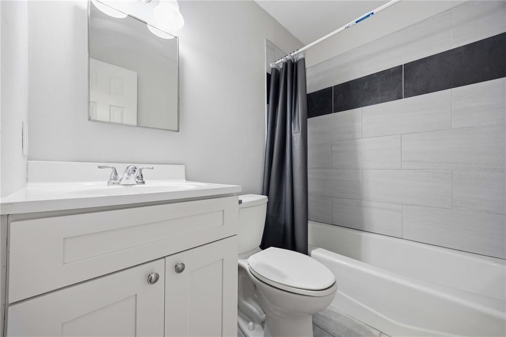 For Rent: $1,250 (2 beds, 1 baths, 700 Square Feet)