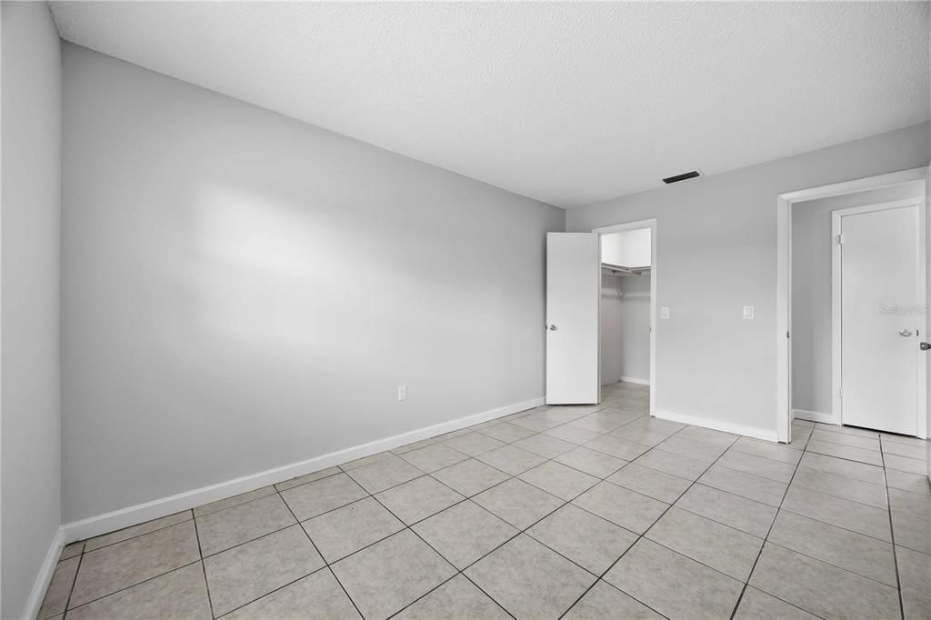 For Rent: $1,250 (2 beds, 1 baths, 700 Square Feet)