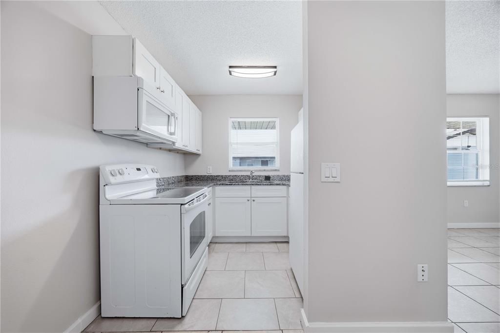 For Rent: $1,250 (2 beds, 1 baths, 700 Square Feet)