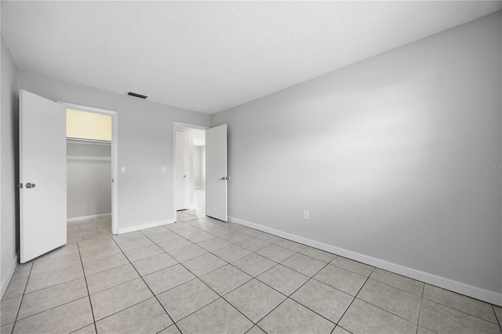 For Rent: $1,250 (2 beds, 1 baths, 700 Square Feet)
