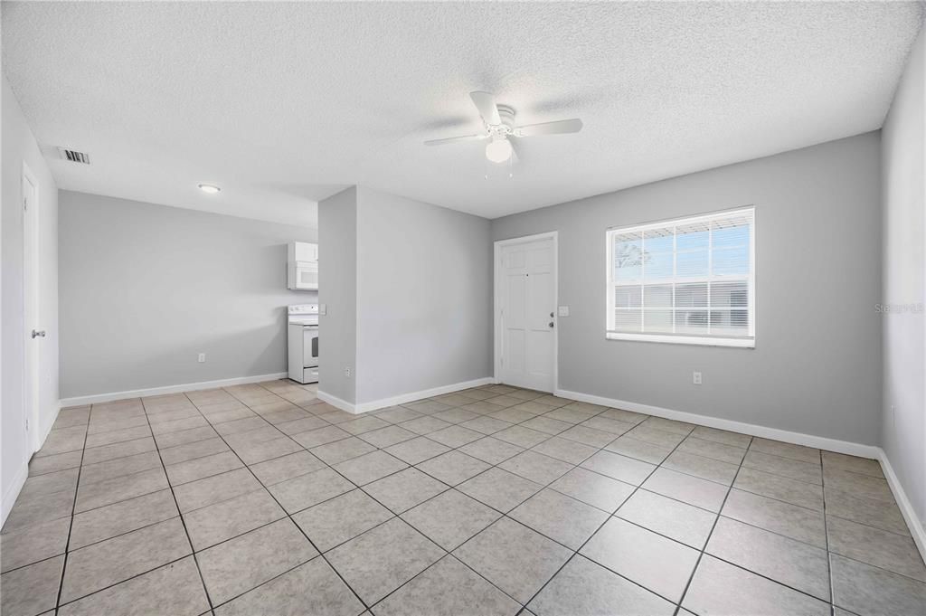 For Rent: $1,250 (2 beds, 1 baths, 700 Square Feet)
