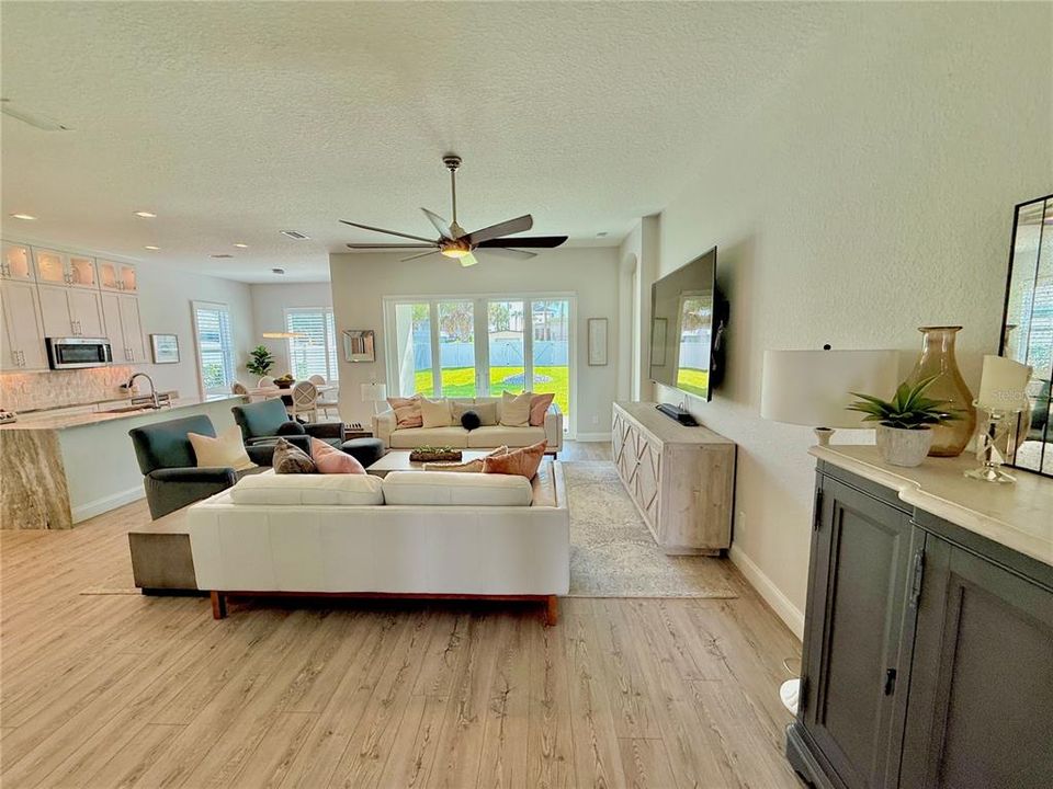 For Sale: $815,000 (3 beds, 2 baths, 1595 Square Feet)