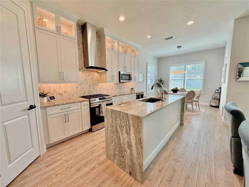 For Sale: $815,000 (3 beds, 2 baths, 1595 Square Feet)