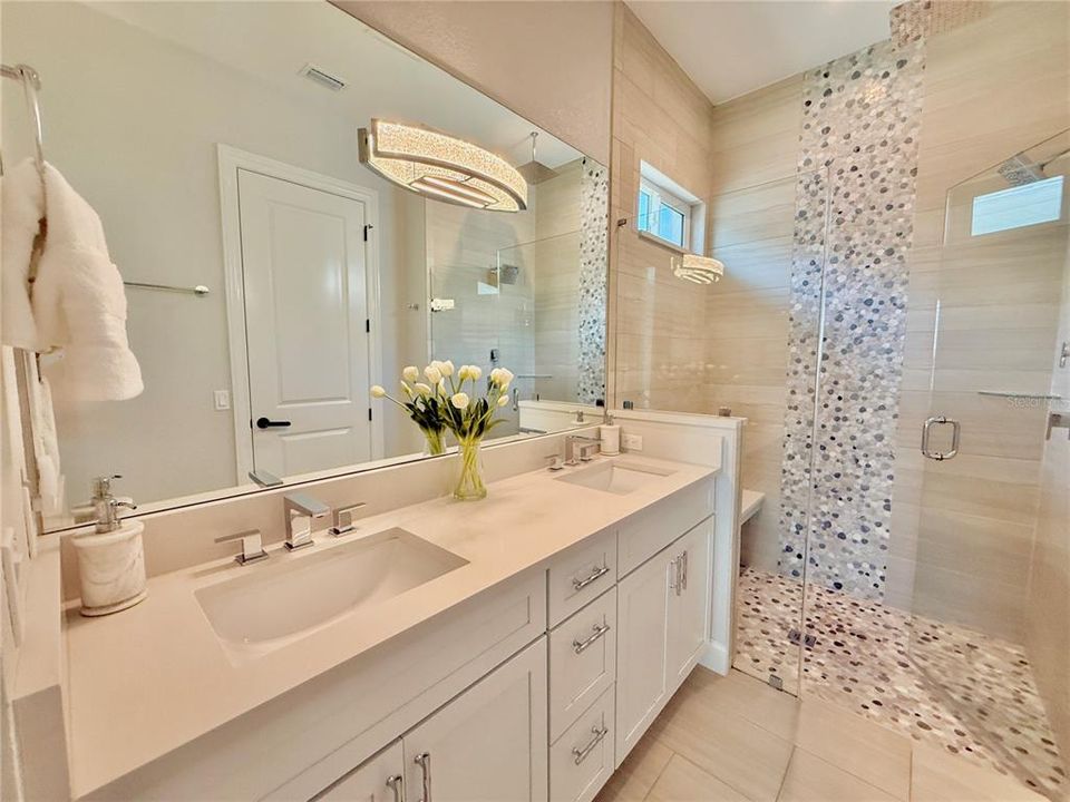 For Sale: $815,000 (3 beds, 2 baths, 1595 Square Feet)