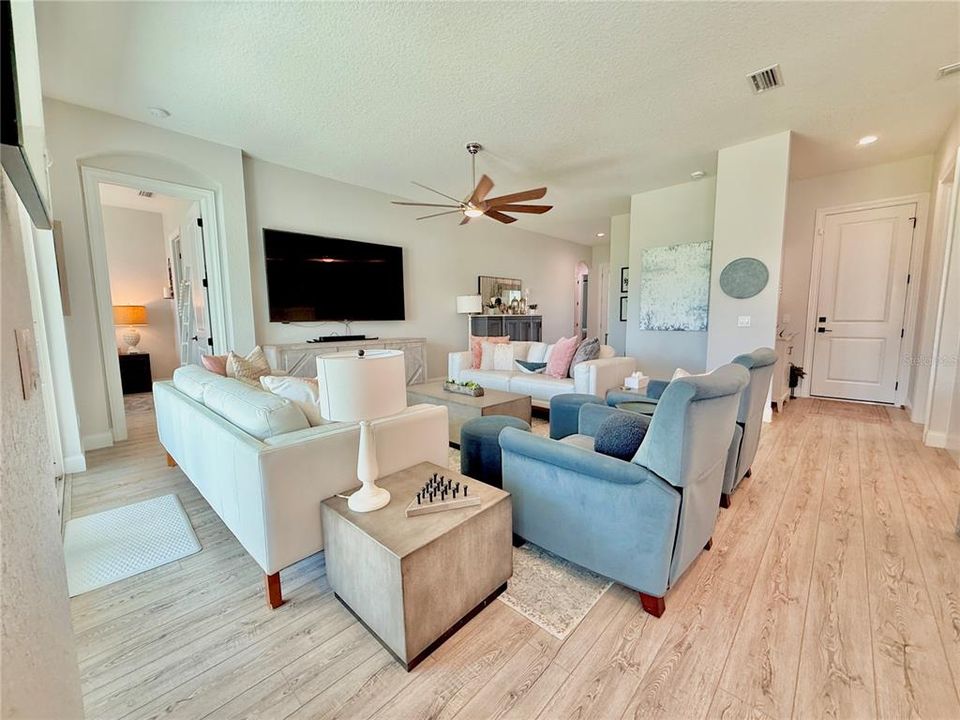 For Sale: $815,000 (3 beds, 2 baths, 1595 Square Feet)