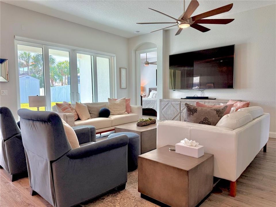 For Sale: $815,000 (3 beds, 2 baths, 1595 Square Feet)