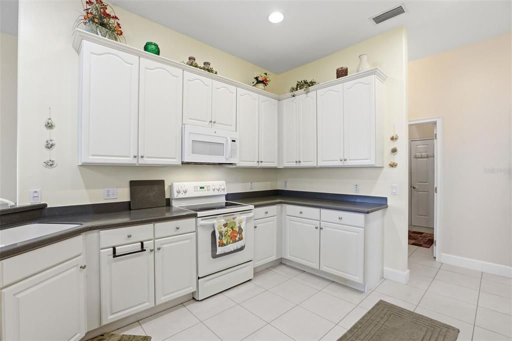 En Venta: $420,000 (3 camas, 3 baños, 2611 Pies cuadrados)