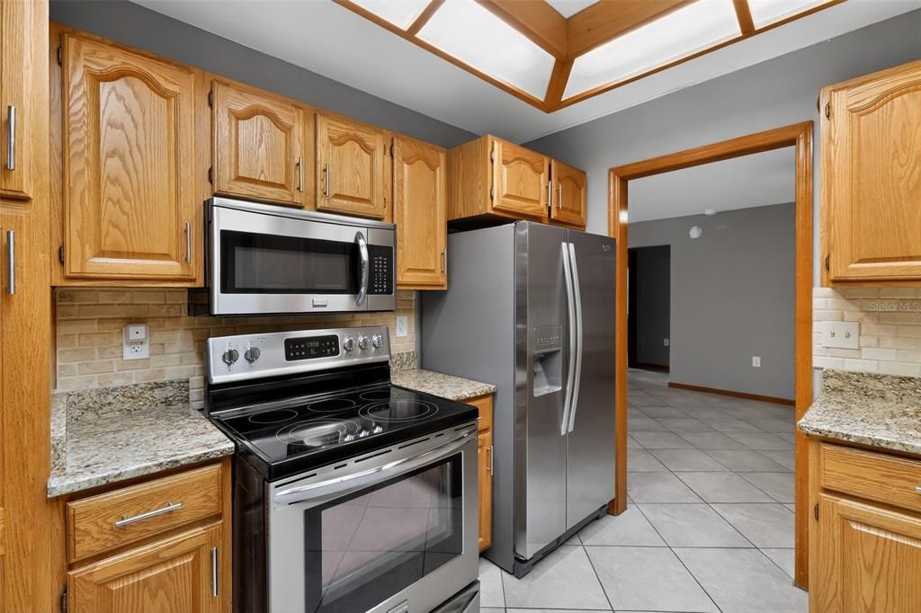 Active With Contract: $279,900 (3 beds, 2 baths, 2427 Square Feet)