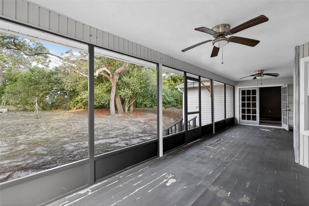 Active With Contract: $279,900 (3 beds, 2 baths, 2427 Square Feet)