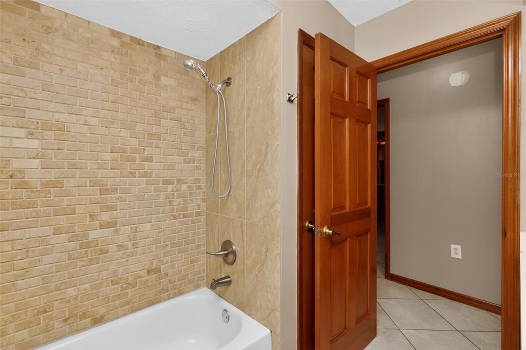Active With Contract: $279,900 (3 beds, 2 baths, 2427 Square Feet)