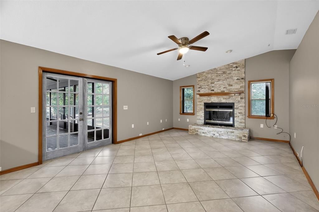Active With Contract: $279,900 (3 beds, 2 baths, 2427 Square Feet)