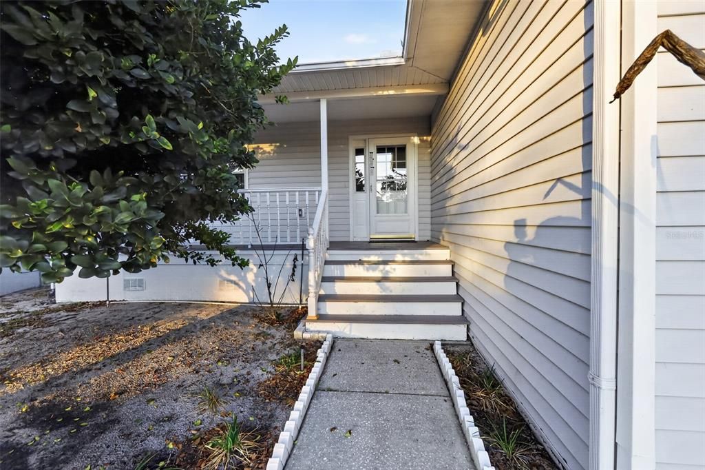 Active With Contract: $279,900 (3 beds, 2 baths, 2427 Square Feet)