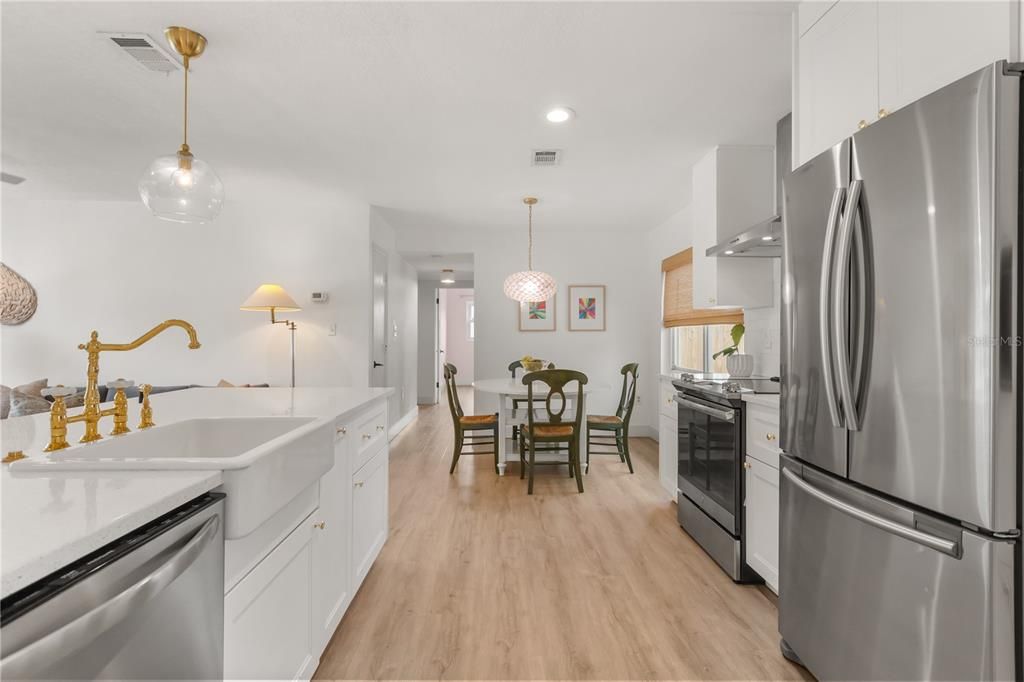 Active With Contract: $339,000 (3 beds, 1 baths, 1152 Square Feet)