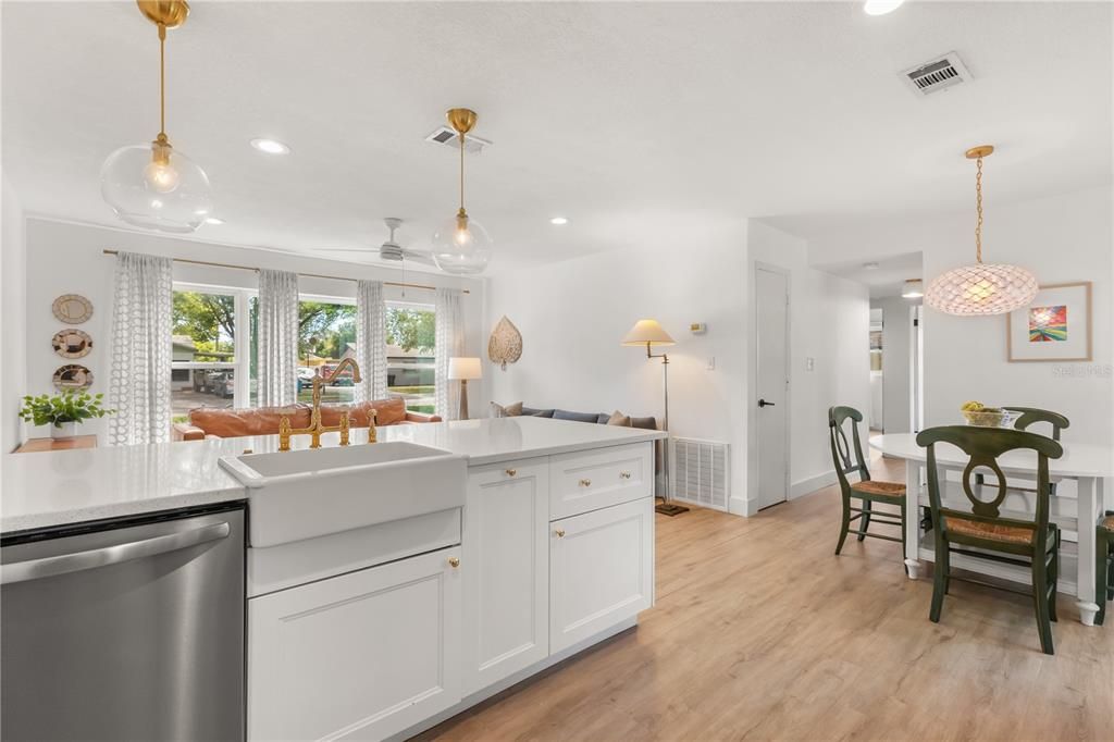 Active With Contract: $339,000 (3 beds, 1 baths, 1152 Square Feet)