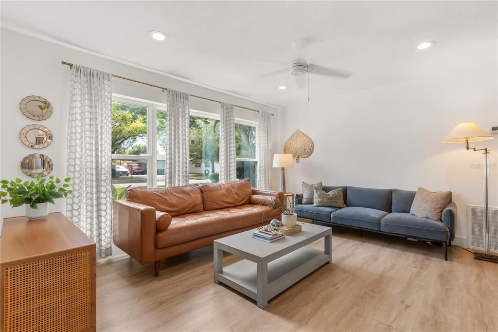 Active With Contract: $339,000 (3 beds, 1 baths, 1152 Square Feet)