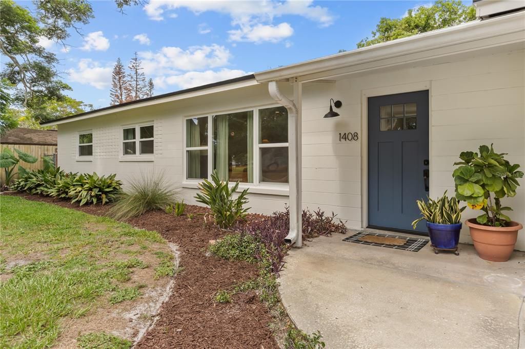 Active With Contract: $339,000 (3 beds, 1 baths, 1152 Square Feet)