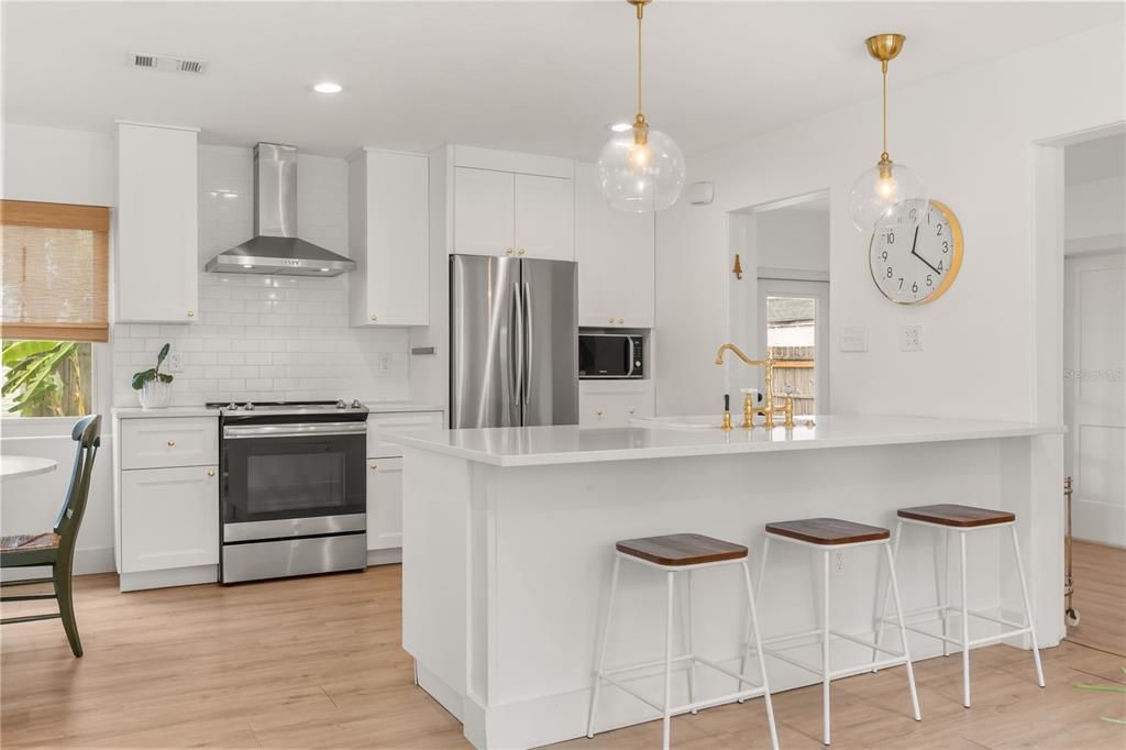 Active With Contract: $339,000 (3 beds, 1 baths, 1152 Square Feet)