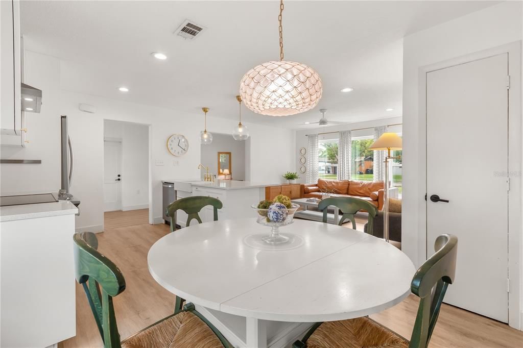 Active With Contract: $339,000 (3 beds, 1 baths, 1152 Square Feet)