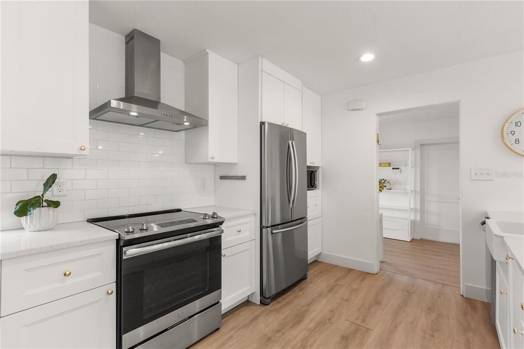 Active With Contract: $339,000 (3 beds, 1 baths, 1152 Square Feet)