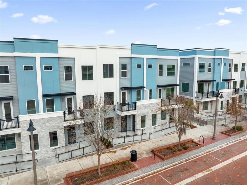 For Rent: $2,895 (3 beds, 2 baths, 2020 Square Feet)