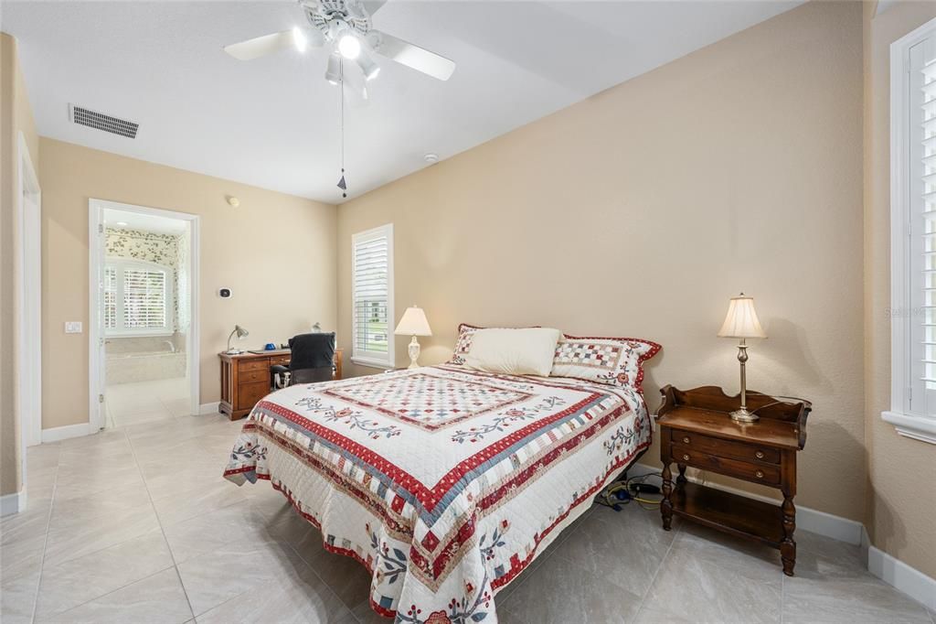 For Sale: $551,000 (2 beds, 2 baths, 2333 Square Feet)