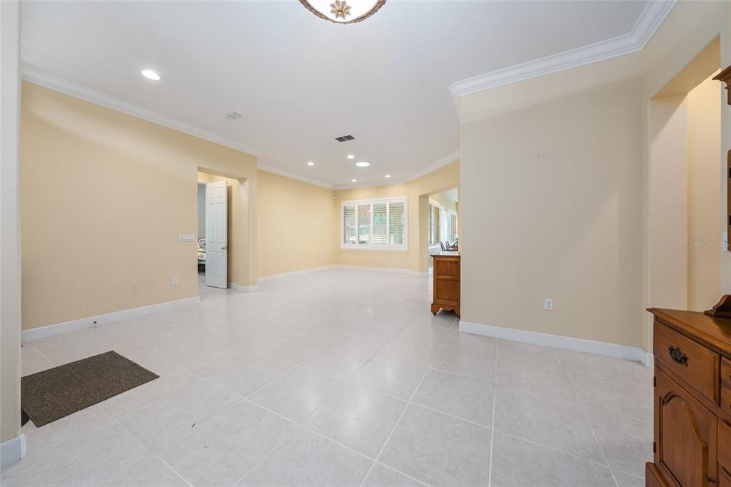 For Sale: $551,000 (2 beds, 2 baths, 2333 Square Feet)