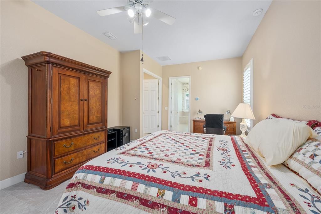 For Sale: $551,000 (2 beds, 2 baths, 2333 Square Feet)