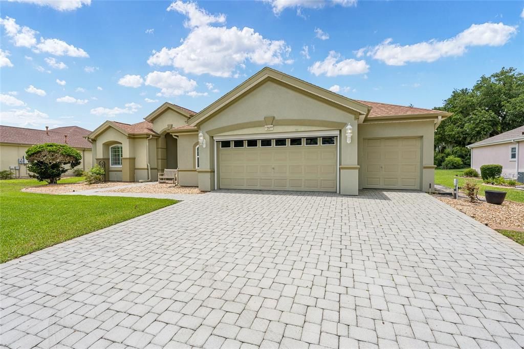 For Sale: $551,000 (2 beds, 2 baths, 2333 Square Feet)
