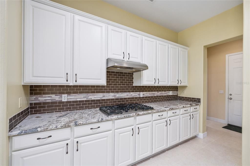 For Sale: $551,000 (2 beds, 2 baths, 2333 Square Feet)