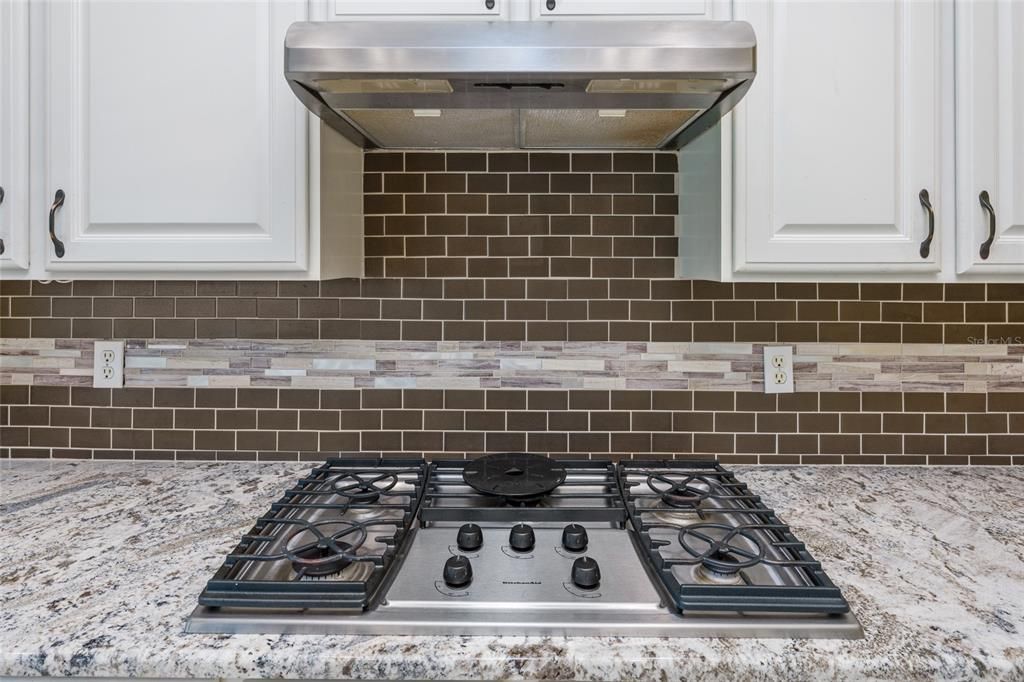 For Sale: $551,000 (2 beds, 2 baths, 2333 Square Feet)