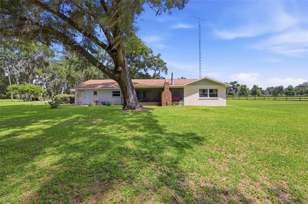 En Venta: $845,000 (5 camas, 2 baños, 3730 Pies cuadrados)