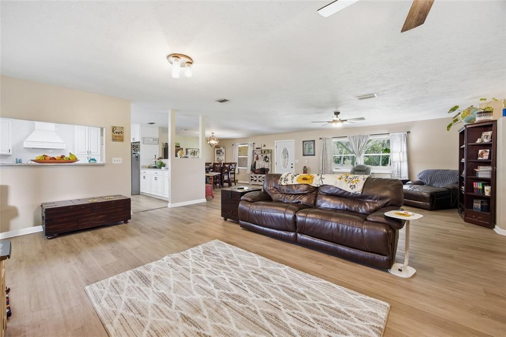 For Sale: $845,000 (5 beds, 2 baths, 3730 Square Feet)