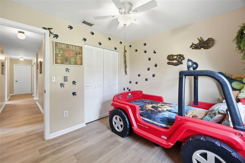 For Sale: $845,000 (5 beds, 2 baths, 3730 Square Feet)
