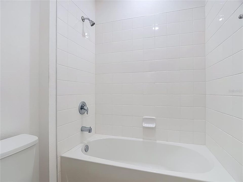 Под контрактом: $334,999 (3 спален, 2 ванн, 2087 Квадратных фут)
