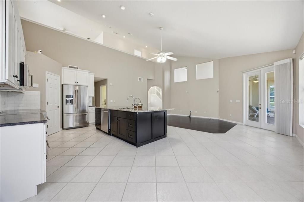 En Venta: $829,900 (4 camas, 3 baños, 3354 Pies cuadrados)