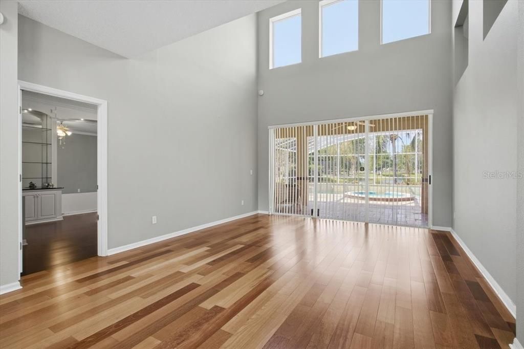 En Venta: $829,900 (4 camas, 3 baños, 3354 Pies cuadrados)
