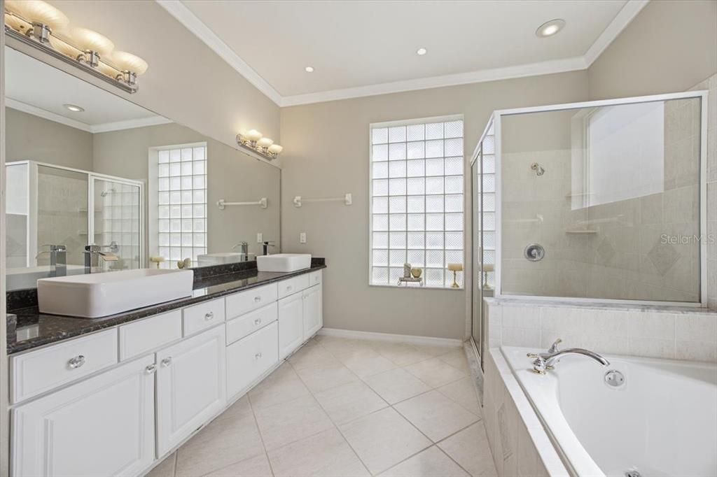 En Venta: $829,900 (4 camas, 3 baños, 3354 Pies cuadrados)