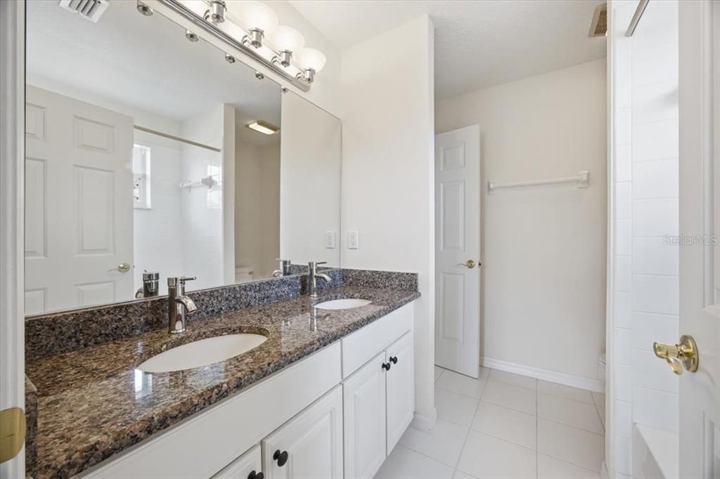 En Venta: $829,900 (4 camas, 3 baños, 3354 Pies cuadrados)