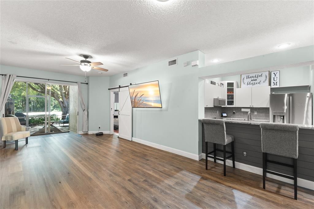 Activo con contrato: $373,000 (3 camas, 2 baños, 1911 Pies cuadrados)