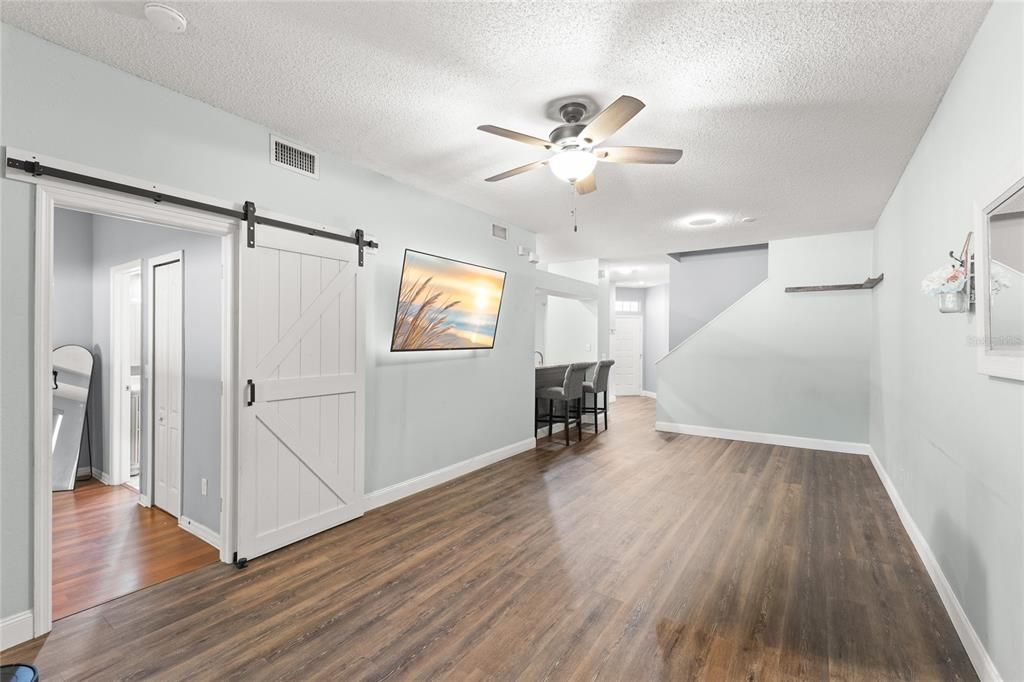 Activo con contrato: $373,000 (3 camas, 2 baños, 1911 Pies cuadrados)