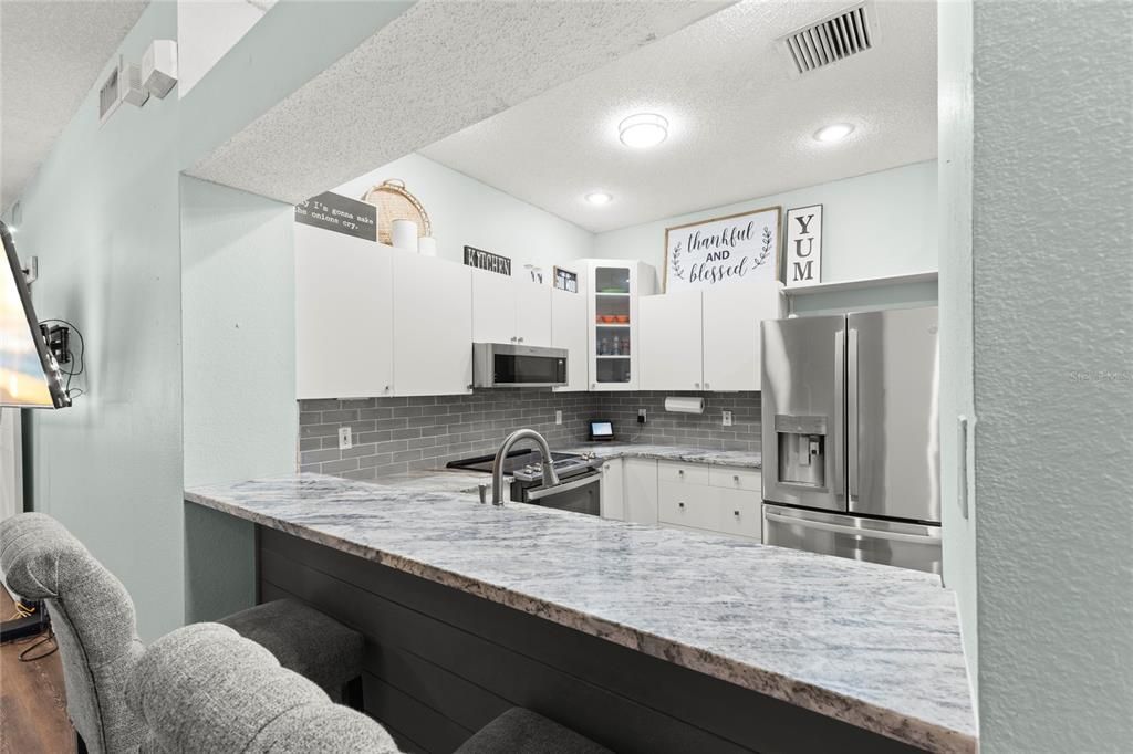 Activo con contrato: $373,000 (3 camas, 2 baños, 1911 Pies cuadrados)