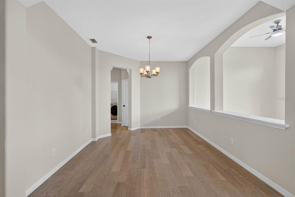 Activo con contrato: $362,500 (4 camas, 2 baños, 2488 Pies cuadrados)