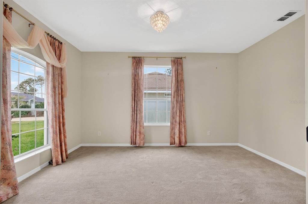 Activo con contrato: $362,500 (4 camas, 2 baños, 2488 Pies cuadrados)