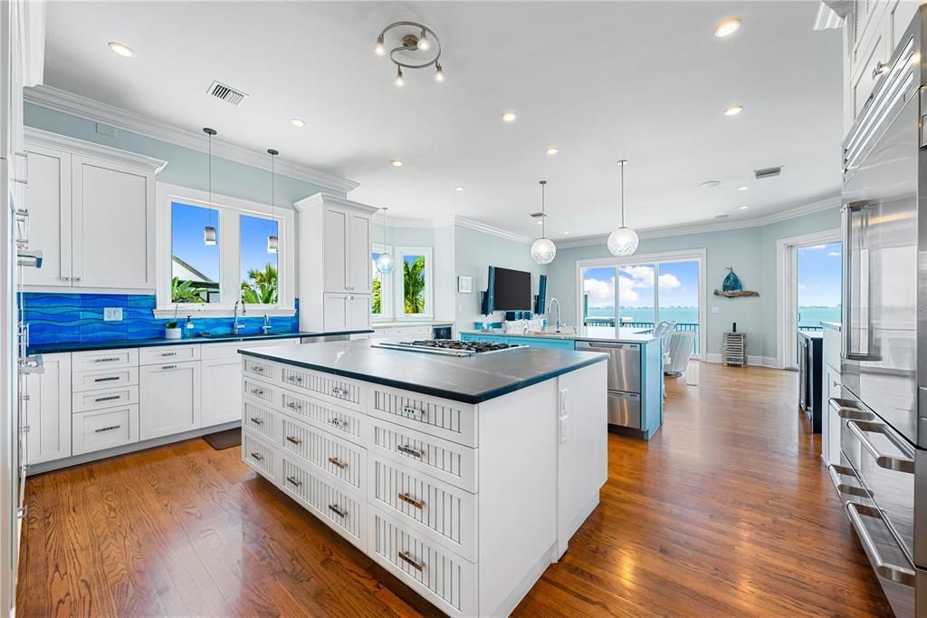 For Sale: $7,480,000 (5 beds, 6 baths, 5099 Square Feet)
