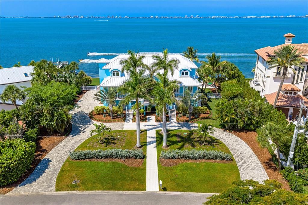For Sale: $7,480,000 (5 beds, 6 baths, 5099 Square Feet)
