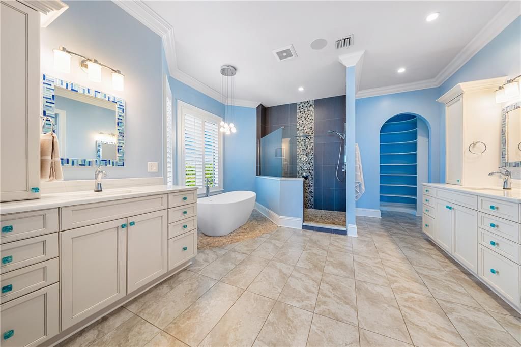 For Sale: $7,480,000 (5 beds, 6 baths, 5099 Square Feet)