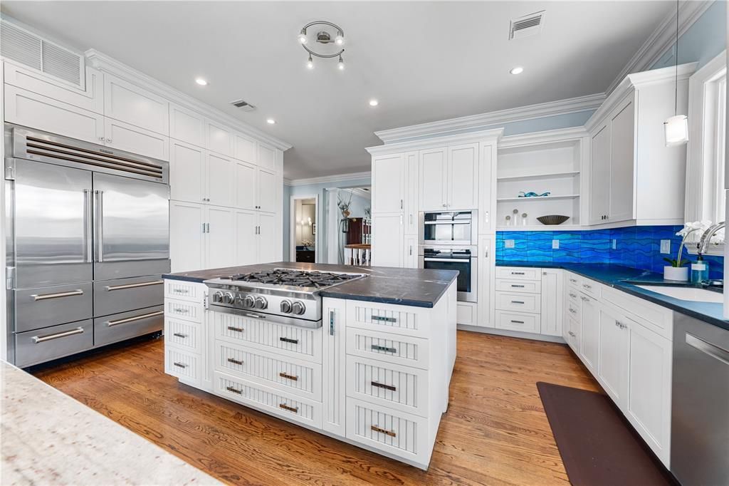 For Sale: $7,480,000 (5 beds, 6 baths, 5099 Square Feet)