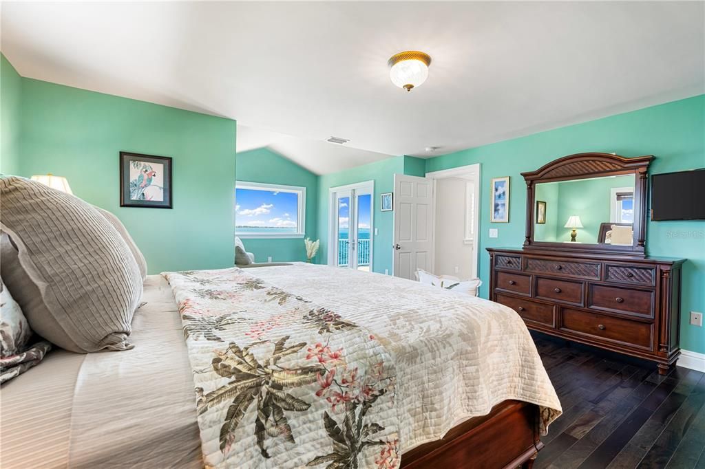 For Sale: $7,480,000 (5 beds, 6 baths, 5099 Square Feet)