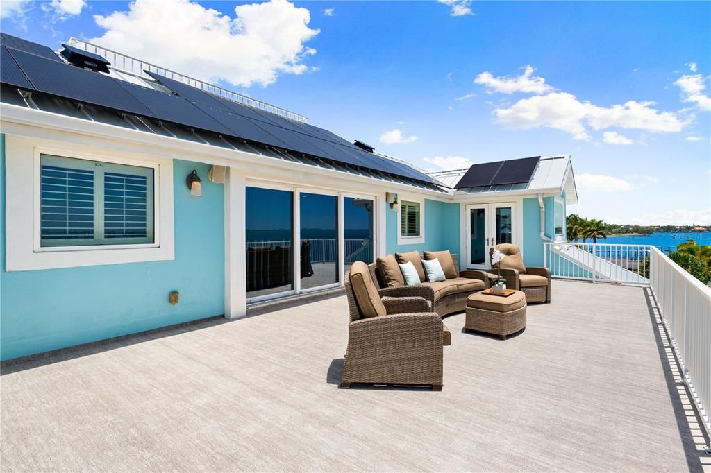 For Sale: $7,480,000 (5 beds, 6 baths, 5099 Square Feet)