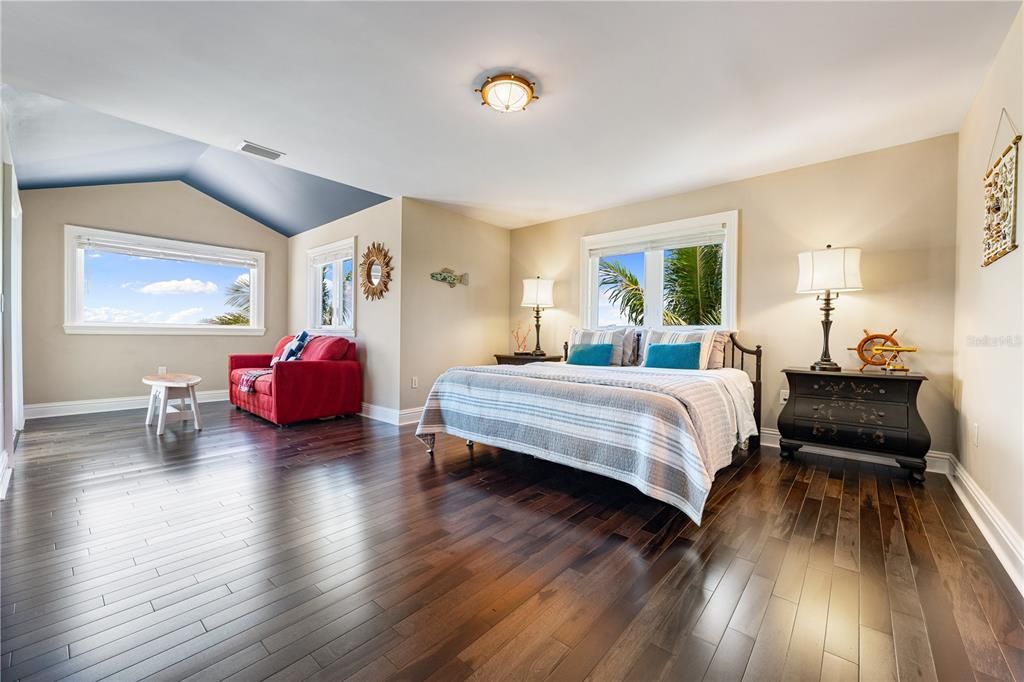 For Sale: $7,480,000 (5 beds, 6 baths, 5099 Square Feet)